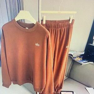 ALO Yoga Rust Crew Neck Sweater Size L
